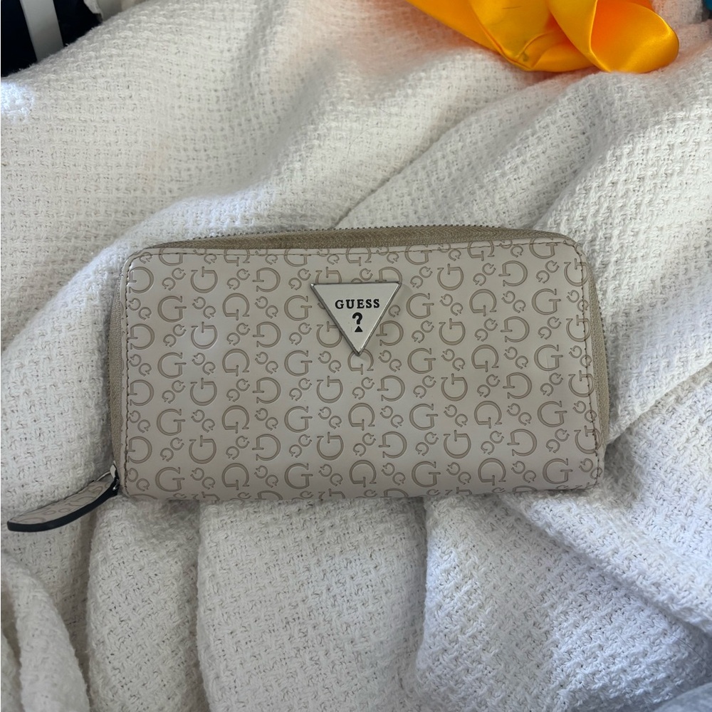 Guess Taupe Logo Pattern Wallet
